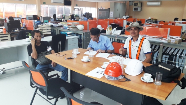 รถแบ็คโฮ KOMATSU PC200-7 ซีเรียล 8 หมื่น สภาพดีมาก จำนวน 2 คัน