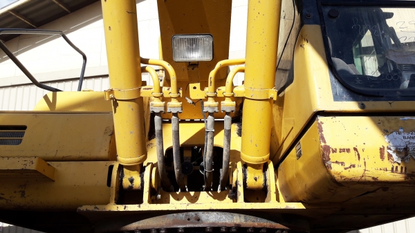 รถแบ็คโฮ KOMATSU PC200-7 ซีเรียล 8 หมื่น สภาพดีมาก จำนวน 2 คัน