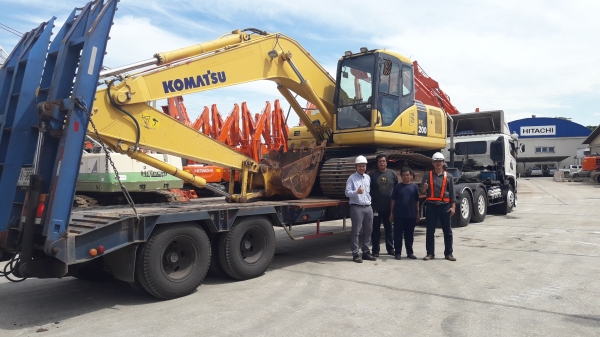 รถแบ็คโฮ KOMATSU PC200-7 ซีเรียล 8 หมื่น สภาพดีมาก จำนวน 2 คัน