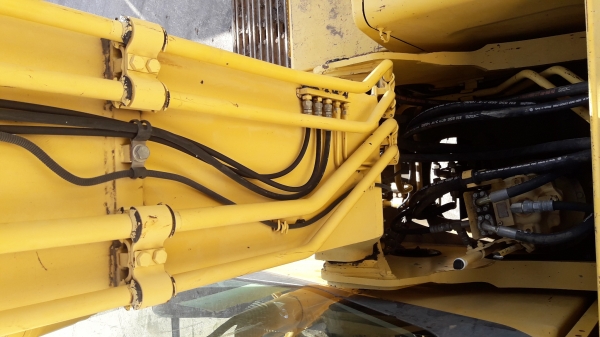 รถแบ็คโฮ KOMATSU PC200-7 ซีเรียล 8 หมื่น สภาพดีมาก จำนวน 2 คัน