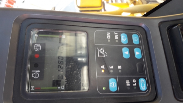 รถแบ็คโฮ KOMATSU PC200-7 ซีเรียล 8 หมื่น สภาพดีมาก จำนวน 2 คัน