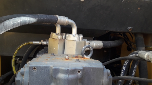 รถแบ็คโฮ KOMATSU PC200-7 ซีเรียล 8 หมื่น สภาพดีมาก จำนวน 2 คัน