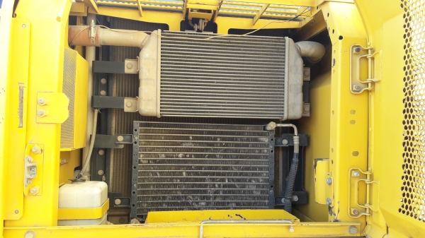 รถแบ็คโฮ KOMATSU PC200-7 ซีเรียล 8 หมื่น สภาพดีมาก จำนวน 2 คัน