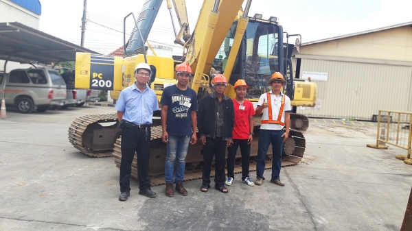 รถแบ็คโฮ KOMATSU PC200-7 ซีเรียล 8 หมื่น สภาพดีมาก จำนวน 2 คัน