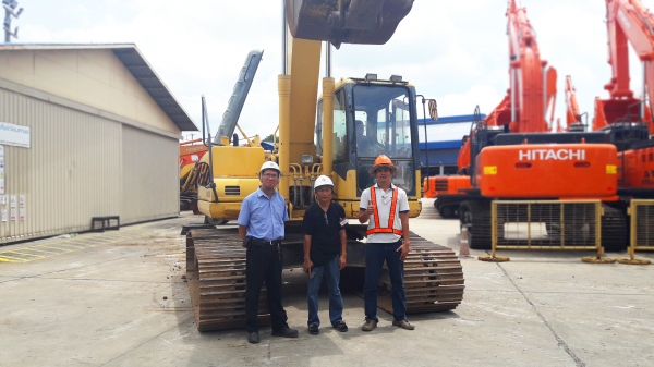 รถแบ็คโฮ KOMATSU PC200-7 ซีเรียล 8 หมื่น สภาพดีมาก จำนวน 2 คัน