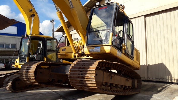 รถแบ็คโฮ KOMATSU PC200-7 ซีเรียล 8 หมื่น สภาพดีมาก จำนวน 2 คัน