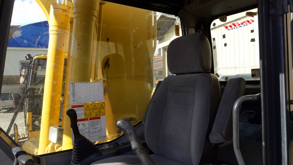 รถแบ็คโฮ KOMATSU PC200-7 ซีเรียล 8 หมื่น สภาพดีมาก จำนวน 2 คัน