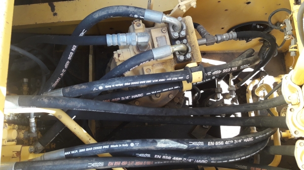 รถแบ็คโฮ KOMATSU PC200-7 ซีเรียล 8 หมื่น สภาพดีมาก จำนวน 2 คัน