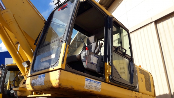 รถแบ็คโฮ KOMATSU PC200-7 ซีเรียล 8 หมื่น สภาพดีมาก จำนวน 2 คัน