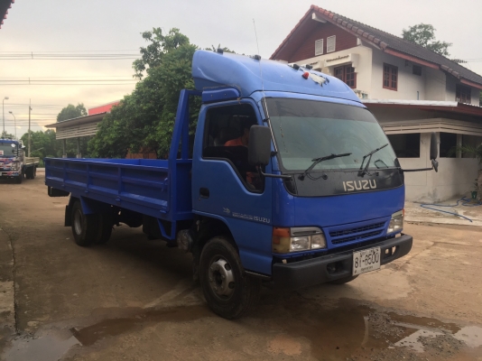 NQR ปี 48 รถห้างแท้ ยาว5.5 เมตร เครื่อง 150 แรง 6เกียร์เดินหน้า เกียร์มิเนียมแล้วครับ