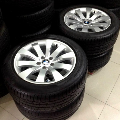 กว้าง 8 นิ้ว ET30 สีเดิมใส่ BMW ได้ทุกรุ่น ฝาBMWแท้ เช็คคดดุ้งแล้ว แถมยางPirelli 245 50 18 รันแฟลตไม
