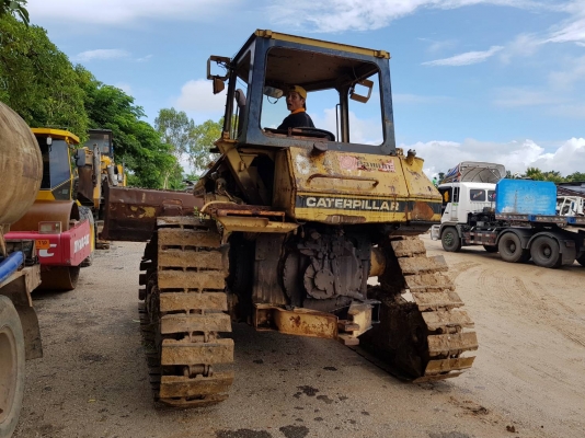 รถแทรคเตอร์ตีนตะขาบ CAT D5H