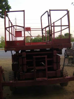 รถกระเช้าAichi-sy091เครื่องยนต์ดีเซล2สูบแบบขากรรไกรสูง9เมตรik8k170,000 ตอดต่อคุณธร0818744840