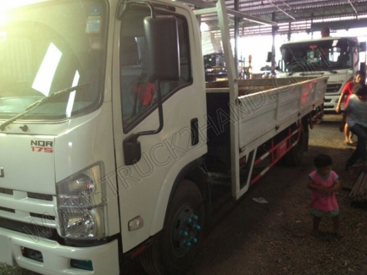 รถบรรทุก 6 ล้อ ยี่ห้อ ISUZU รุ่น NQR 175 แรงม้า