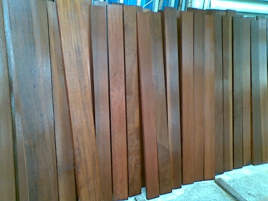 ขายไม้แดงขนาด หนา 1นิ้ว กว้าง 4นิว ยาว 1.25เมตร ขายไม้แดงขนาด หนา 1นิ้ว กว้าง 4นิว ยาว 1.25เมตร