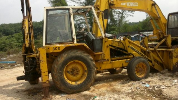ขายรถตัก JCB ตักหน้า ขุดหลัง รถแบคโฮ KOBELCO  200 - 3  ( ขาย 2 รายการ )  สนใจติดต่อ 081 - 6079515