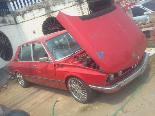 BMW 520 e12 เครื่อง 1jz แก็สLPG ล้อ 18  ขายถูก