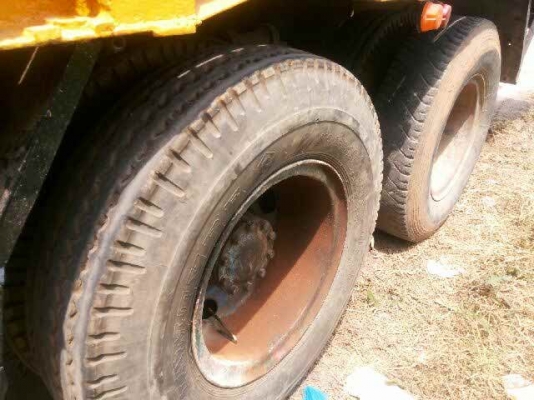 รถอิซูซุ 10 ล้อ ท้ายลาด 210 แรงม้า ติดเครน 3 ตัน  สนใจติดต่อ 081 - 6079515