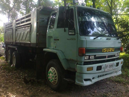 รถอิซูซุ 10 ล้อดั๊ม 240 แรงม้า ( ขาวทำฟ้า )  สนใจติดต่อ 081 - 6079515