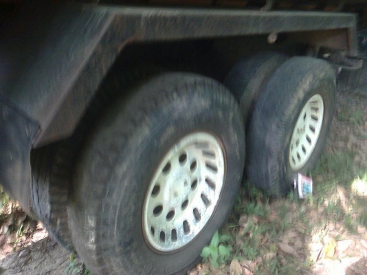 รถอิซูซุ 10 ล้อดั๊ม 240 แรงม้า ( ขาวทำฟ้า )  สนใจติดต่อ 081 - 6079515