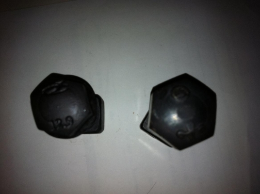 น็อตยึดแผ่นแทร็ค