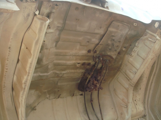 ขายรถ 6 ล้อ HINO WO4D 117 แรง กะบะเหล็กดั้มพ์ ยาง 825-16 เกียร์สั้นเดิม 6 เกียร์