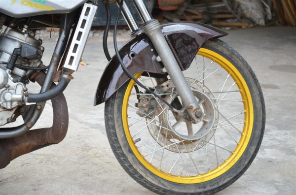 kawasaki victor 150cc สภาพใช้ไปทำงานทุกวัน ทะเบียนพร้อมโอนรถมีทะเบียน พร้อมโอน เครื่องเงียบ หรือ แลก รถกันครับ