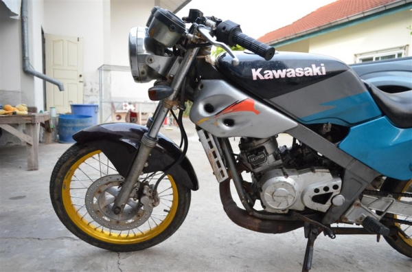 kawasaki victor 150cc สภาพใช้ไปทำงานทุกวัน ทะเบียนพร้อมโอนรถมีทะเบียน พร้อมโอน เครื่องเงียบ หรือ แลก รถกันครับ