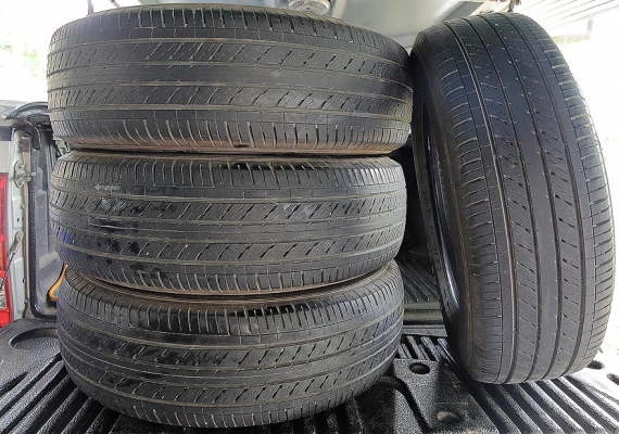 ปล่อยยาง Dunlop SP-LT37 ขนาด 215/65-16 สภาพนางฟ้าปี 2012