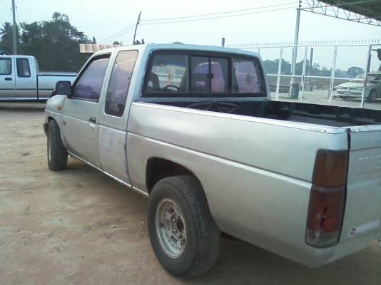 นิสสัน แคป จอโค้งอยู่สารคาม