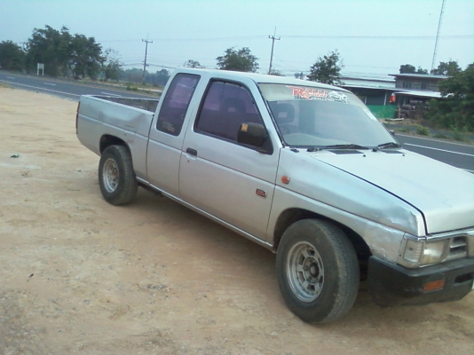 นิสสัน แคป จอโค้งอยู่สารคาม