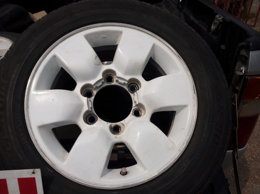 ขายแม็ก ขอบ15...6รู  พร้อมยาง 7500 บาท