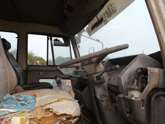 ขายด่วนรถสิบล้อหลงโบสองเผลาดรั้มเครื่อง6D16220แรงม้า