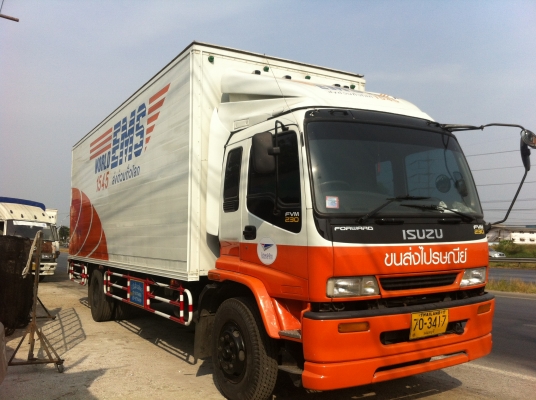 isuzu 6hk  6ล้อ 240แรง ตู้แห้ง  คัซซีสวย เครื่องดี รถพร้อมใช้งาน ยาว7.5เมตร ยางพัน