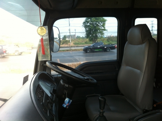 isuzu 6hk  6ล้อ 240แรง ตู้แห้ง  คัซซีสวย เครื่องดี รถพร้อมใช้งาน ยาว7.5เมตร ยางพัน