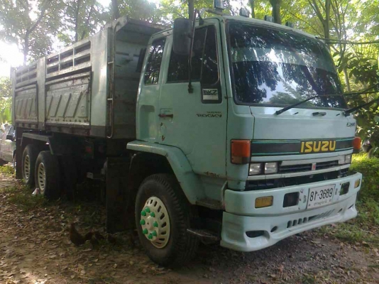 10ล้อดั้ม ISUZU ROCK240ขาวทำฟ้าตัวหนังสือเล็กเครื่องส้ม