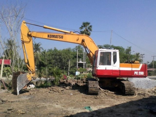 KOMATSU PC200-3คอนโทรนยาว เปลี่ยนปั้มรุ่น5ทำงานไว