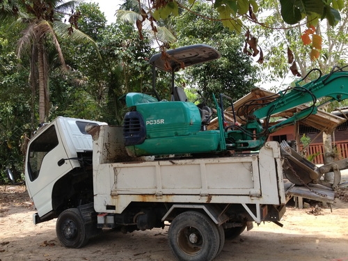 ขายรถ6 ล้อดั้ม 100แรงราคาเบาๆสภาพพร้อมใช้รถใช้งานอยู่ทุกวัน