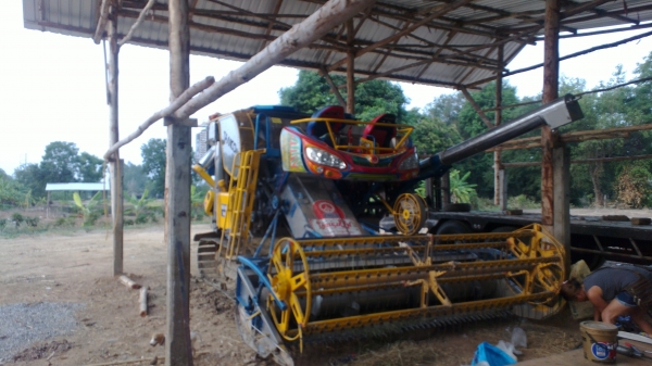 รถเกี่ยวข้าวเกษตรพัฒนา