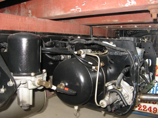 ขาย 6 ล้อ ฮีโน่เมก้า 150 แรง  4.30 ม. ปี 2009 สภาพดี เครื่องแน่น คัสซีสวย พร้อมใช้งาน ชมรถก่อนได้ครับ สนใจติดต่อได้ที่  081-9425443