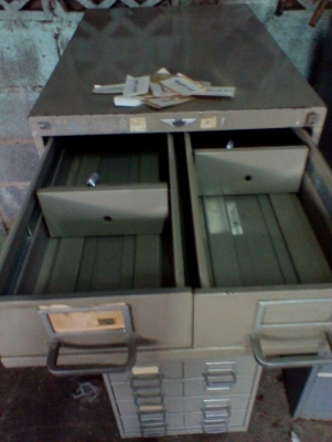 ตู้เหล็กสำนักงาน 2ช่อง ลด2300.- ตู้เหล็กสำนักงาน 2ช่อง ลด2300.-