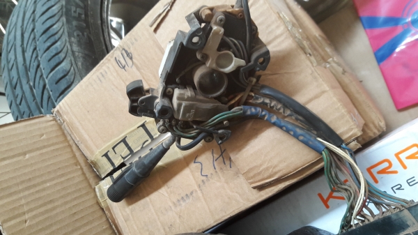 สวิทซ์ โยกไฟเลี้ยว , ปัดน้ำฝน  ของ Toyota Dyna รุ่นไฟเหลี่ยม 4 ตา