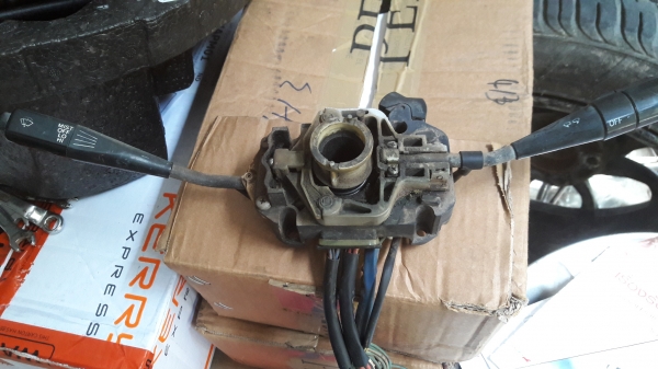 สวิทซ์ โยกไฟเลี้ยว , ปัดน้ำฝน  ของ Toyota Dyna รุ่นไฟเหลี่ยม 4 ตา