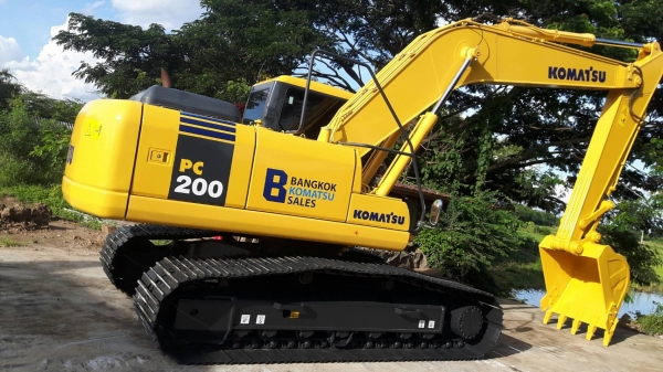 ขายด่วน!! Komatsu PC200-7 ไมล์ชั่วโมง 9000 สภาพสวยมากค่ะ