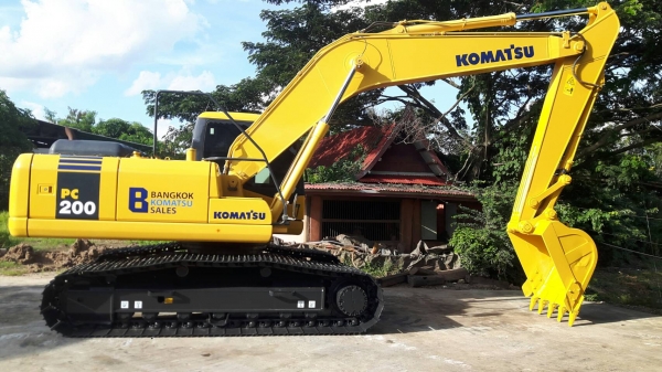 ขายด่วน!! Komatsu PC200-7 ไมล์ชั่วโมง 9000 สภาพสวยมากค่ะ