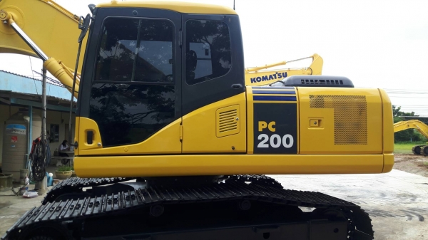 ขายด่วน!! Komatsu PC200-7 ไมล์ชั่วโมง 9000 สภาพสวยมากค่ะ
