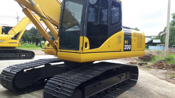 ขายด่วน!! Komatsu PC200-7 ไมล์ชั่วโมง 9000 สภาพสวยมากค่ะ