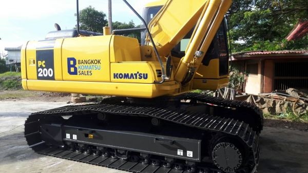 ขายด่วน!! Komatsu PC200-7 ไมล์ชั่วโมง 9000 สภาพสวยมากค่ะ