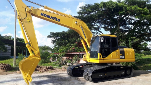 ขายด่วน!! Komatsu PC200-7 ไมล์ชั่วโมง 9000 สภาพสวยมากค่ะ
