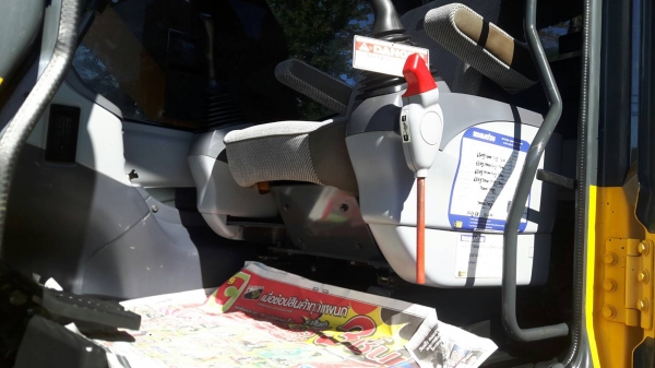 ขายด่วน!! Komatsu PC200-7 ไมล์ชั่วโมง 9000 สภาพสวยมากค่ะ